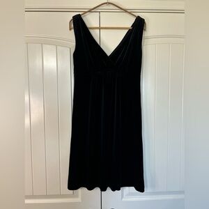 Old Navy V Front and V Back Velour Dress in Black. Size S. #datenight #classy